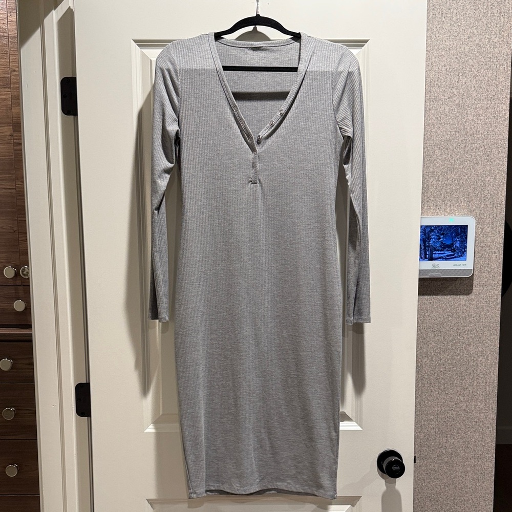 Gray V-Neck Long Sleeve Dress